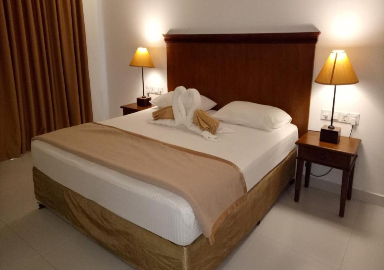 Garden Beach Hotel Kalutara Exterior photo