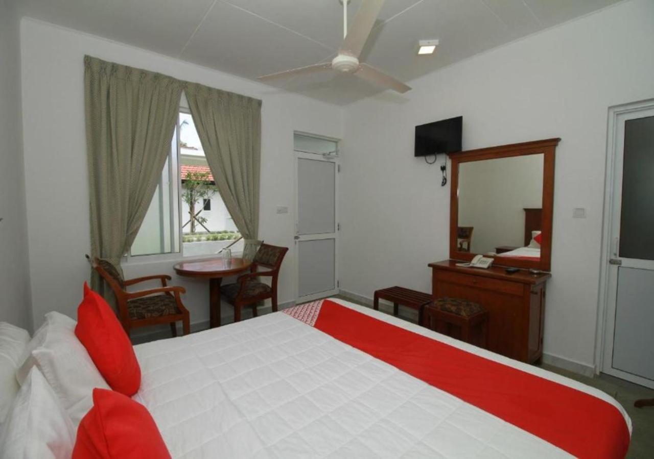 Garden Beach Hotel Kalutara Exterior photo