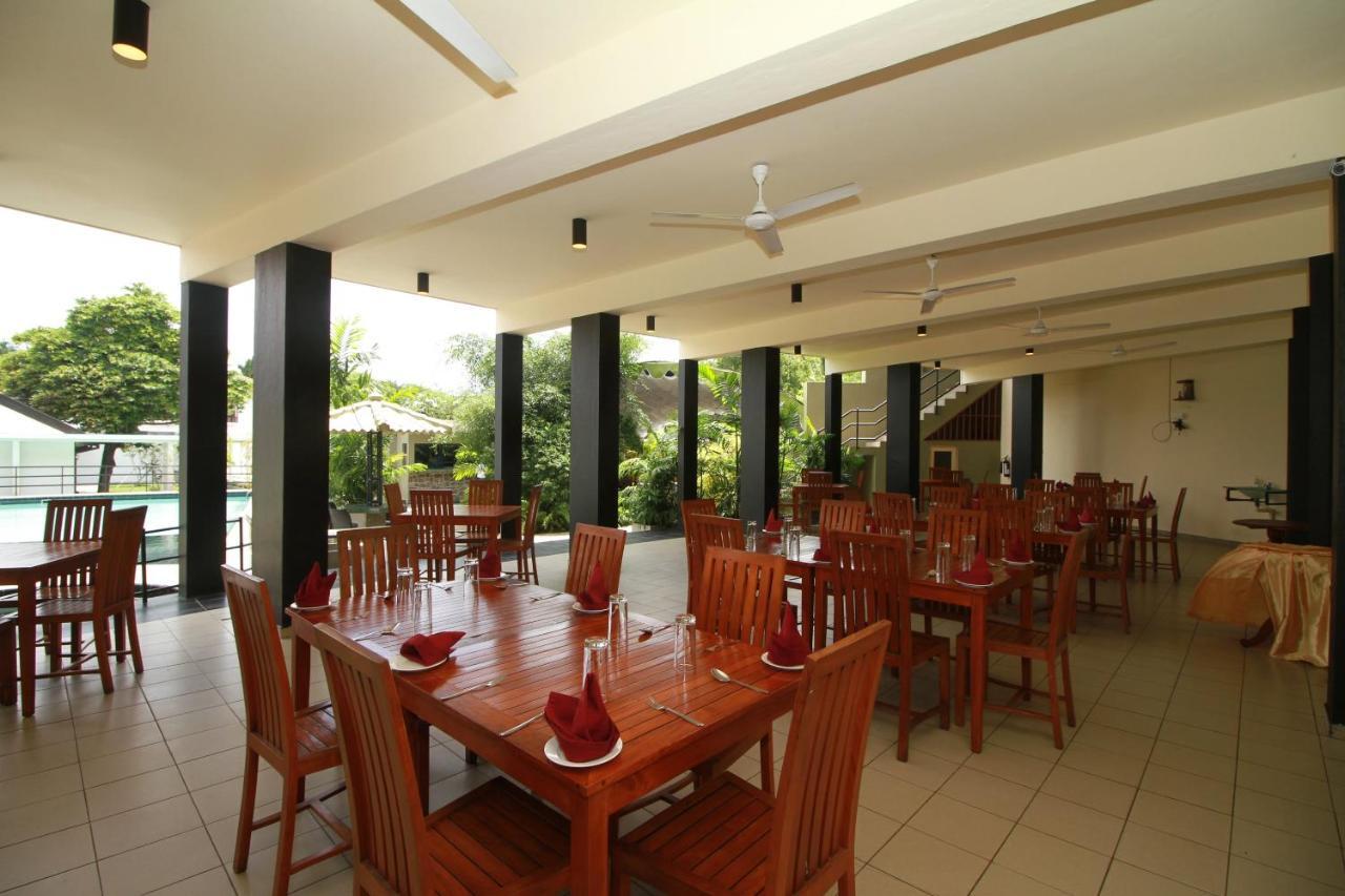 Garden Beach Hotel Kalutara Exterior photo
