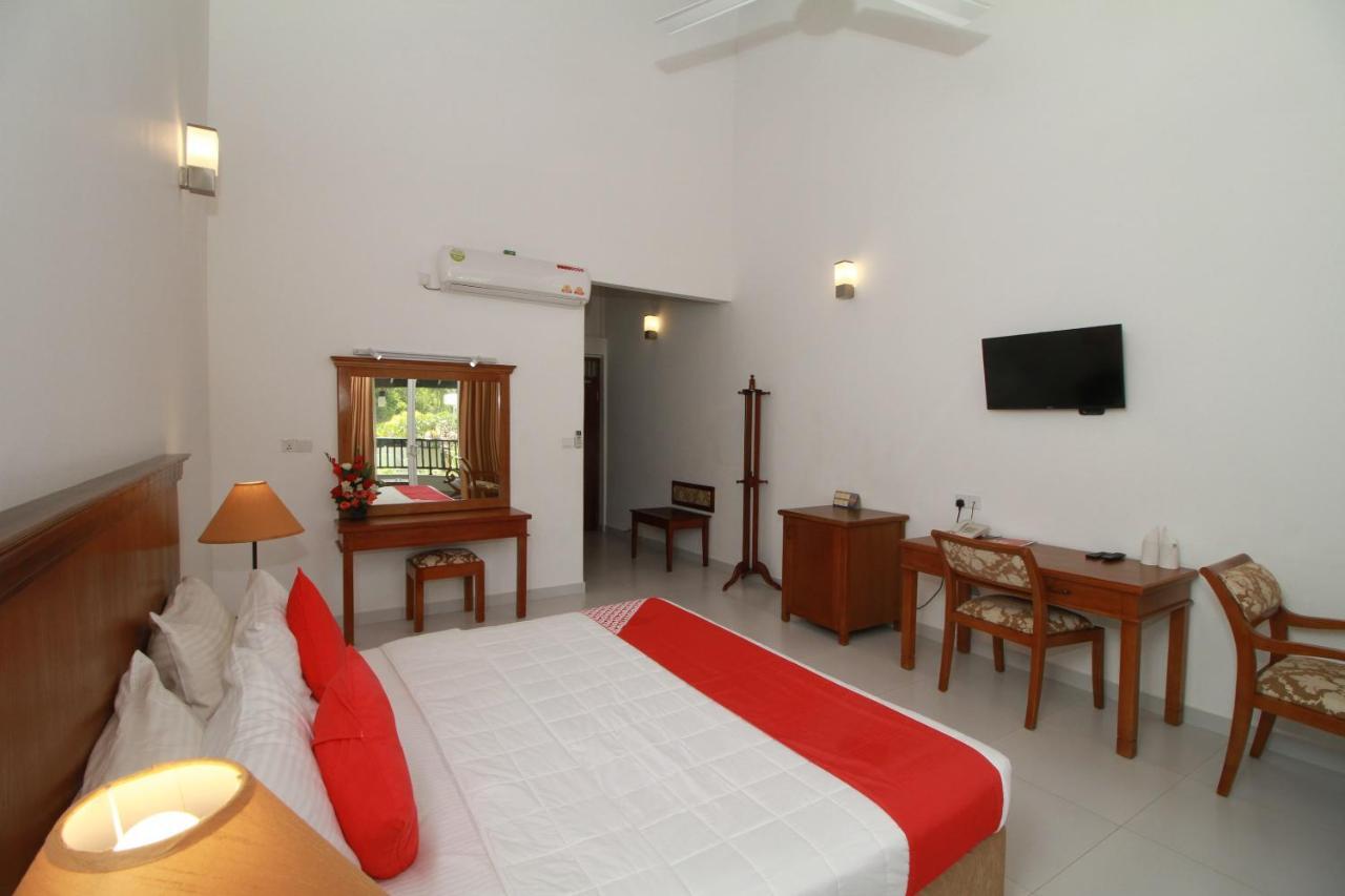 Garden Beach Hotel Kalutara Exterior photo